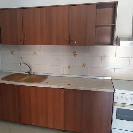 2 Bedroom 15 Min By Bus To Center Apartment