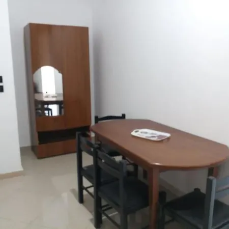 2 Bedroom 15 Min By Bus To Center Apartment