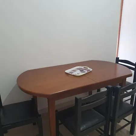 2 Bedroom 15 Min By Bus To Center * 地拉那