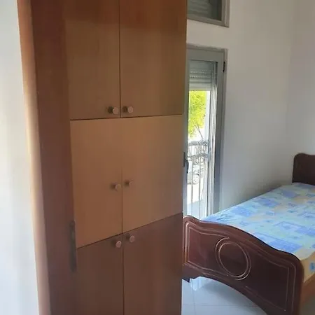 Apartment 2 Bedroom 15 Min By Bus To Center Tirana