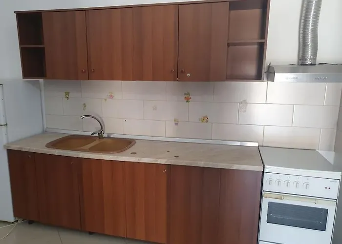 2 Bedroom 15 Min By Bus To Center Апартаменты